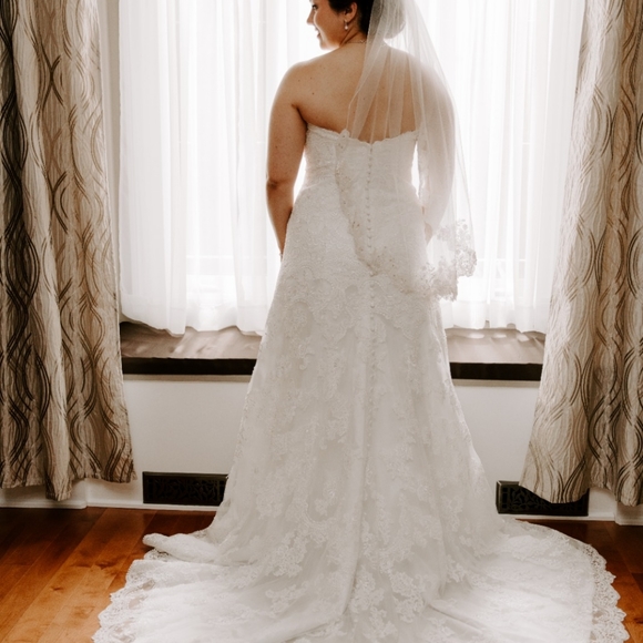 Allure Romance wedding dress - Picture 2 of 7